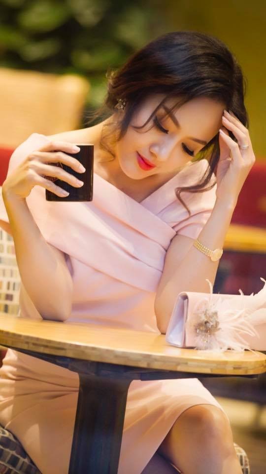 BTV Hoài Anh gợi cảm với trang phục đời thường - ảnh 5