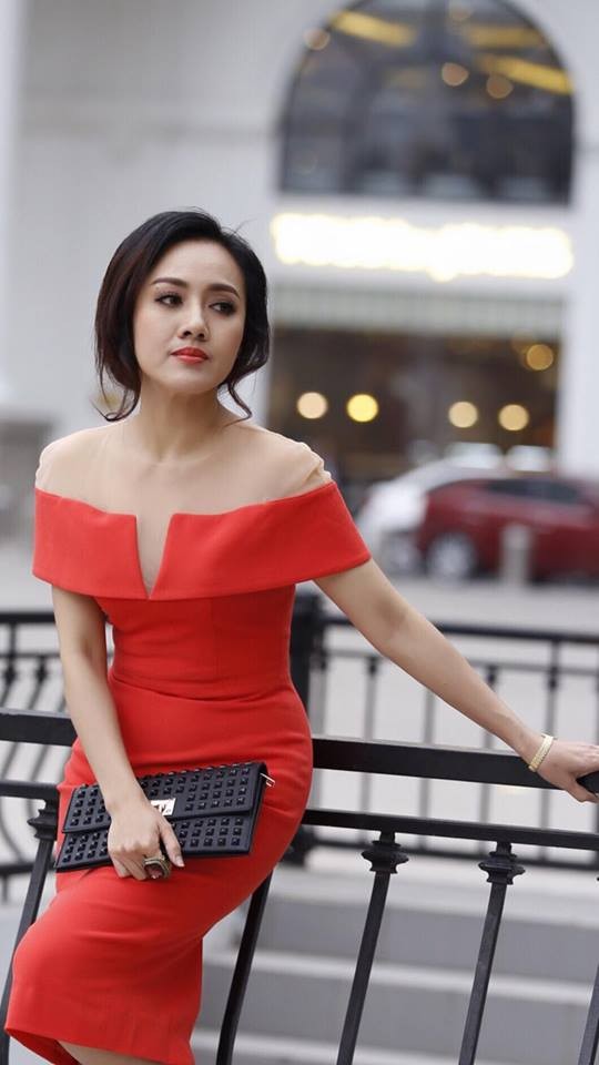 BTV Hoài Anh gợi cảm với trang phục đời thường - ảnh 8