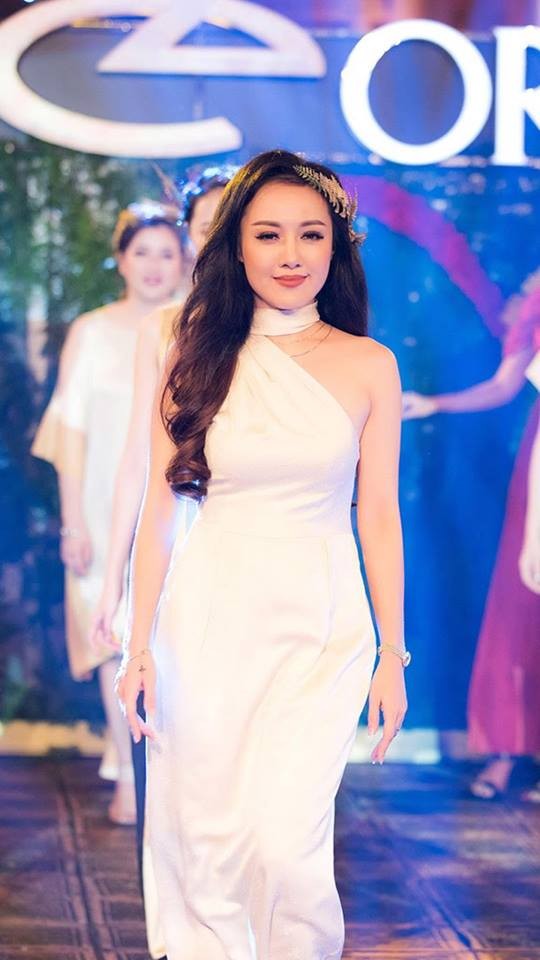 BTV Hoài Anh gợi cảm với trang phục đời thường - ảnh 1
