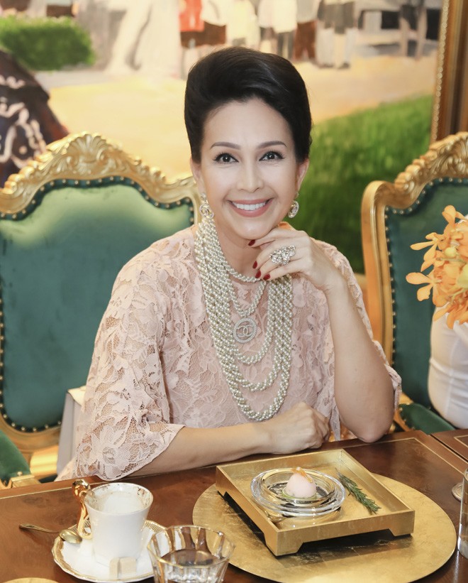 Lần hiếm hoi chồng doanh nhân tháp tùng Diễm My đi sự kiện - ảnh 3