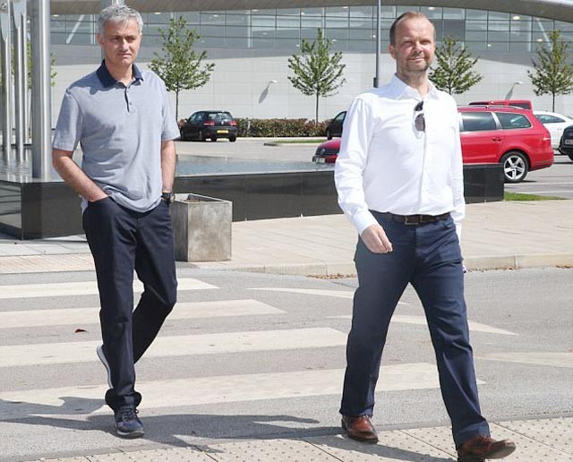Mourinho tiếp tục bất mãn với sếp lớn M.U - ảnh 1