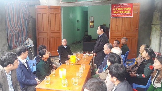 Trao tặng nhà tình nghĩa cho hộ nghèo TNXP Hà Tĩnh - ảnh 4