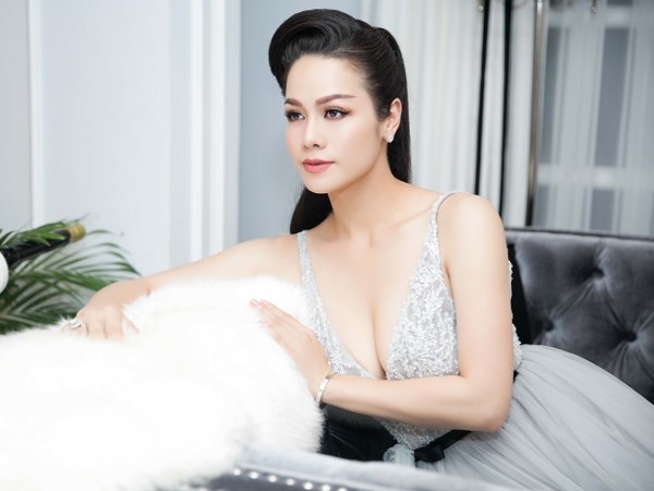 Nhật Kim Anh khóc nức nở khi nhắc đến cha mẹ - ảnh 3