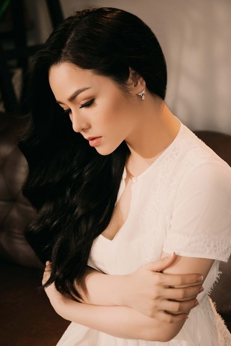 Nhật Kim Anh khóc nức nở khi nhắc đến cha mẹ - ảnh 2
