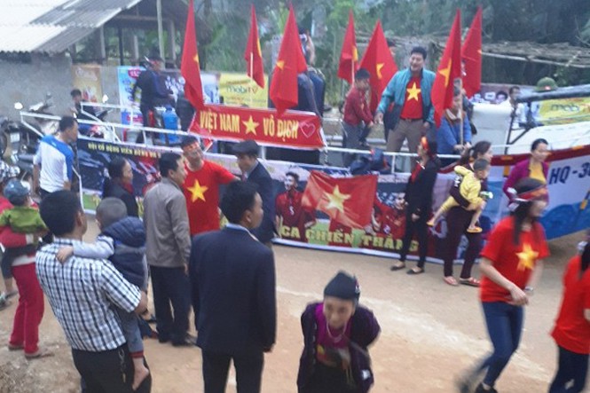 Làng Bào rộn ràng sắc đỏ cổ vũ U23 Việt Nam - ảnh 3