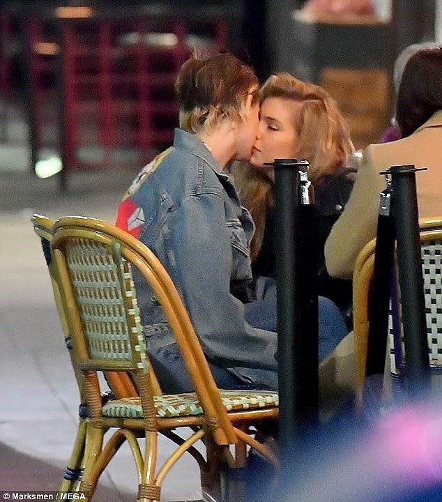 Kristen Stewart và người tình đồng giới 'khóa môi' giữa phố - ảnh 2