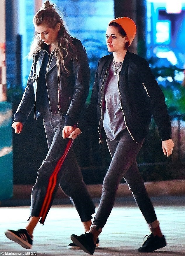 Kristen Stewart và người tình đồng giới 'khóa môi' giữa phố - ảnh 6