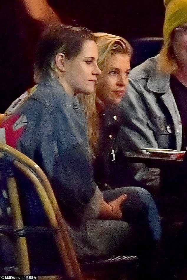 Kristen Stewart và người tình đồng giới 'khóa môi' giữa phố - ảnh 1