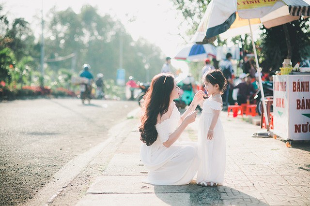 Mùa xuân ấm áp của hai mẹ con xinh đẹp, đáng yêu - ảnh 12