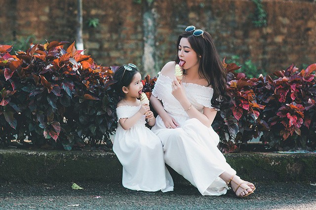 Mùa xuân ấm áp của hai mẹ con xinh đẹp, đáng yêu - ảnh 14