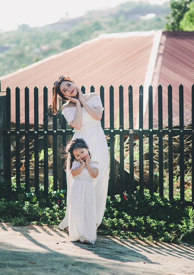 Mùa xuân ấm áp của hai mẹ con xinh đẹp, đáng yêu - ảnh 15