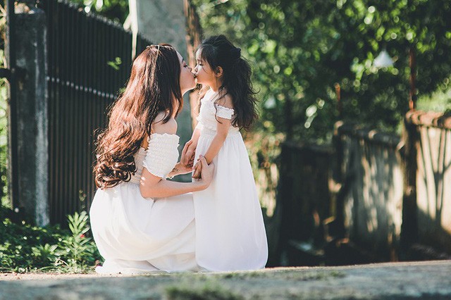 Mùa xuân ấm áp của hai mẹ con xinh đẹp, đáng yêu - ảnh 2