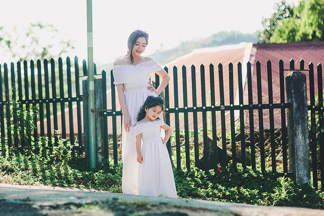 Mùa xuân ấm áp của hai mẹ con xinh đẹp, đáng yêu - ảnh 9