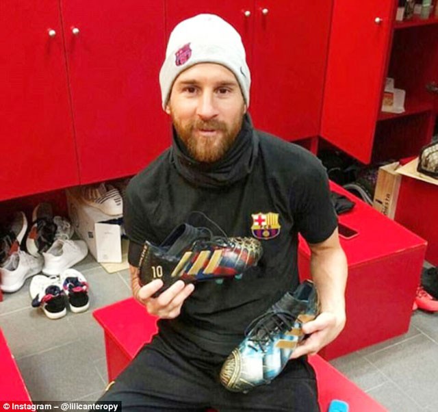 Nữ họa sỹ trẻ đổi đời nhờ vẽ giày tặng Messi - ảnh 1