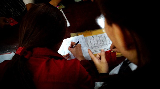 Vác hương 'khủng' đi dâng lễ, xin lộc ở chùa Bà Thiên Hậu - ảnh 10