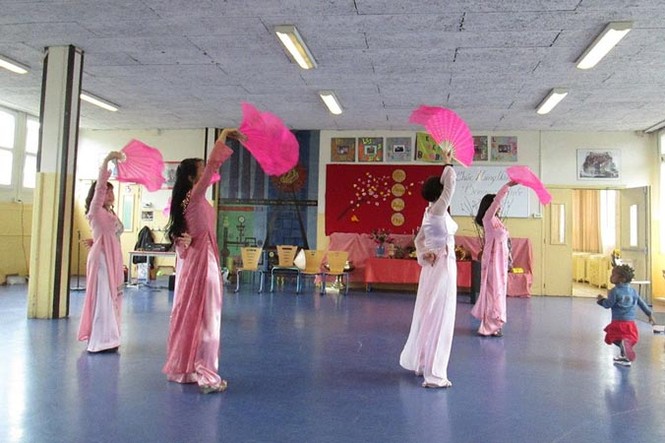Đón Tết muộn ở ngoại ô Paris - ảnh 2