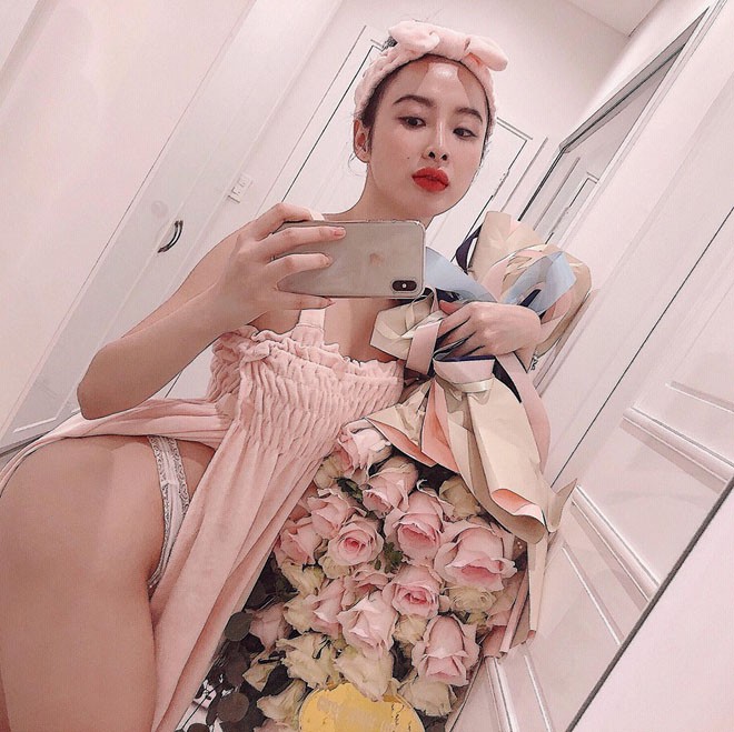 Showbiz 8/4: Angela Phương Trinh lại khoe vòng 3 đốt mắt - ảnh 3