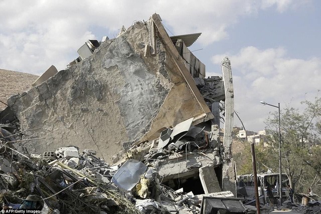 Trung tâm nghiên cứu khoa học của Syria bị đánh sập do vụ không kích - ảnh 11