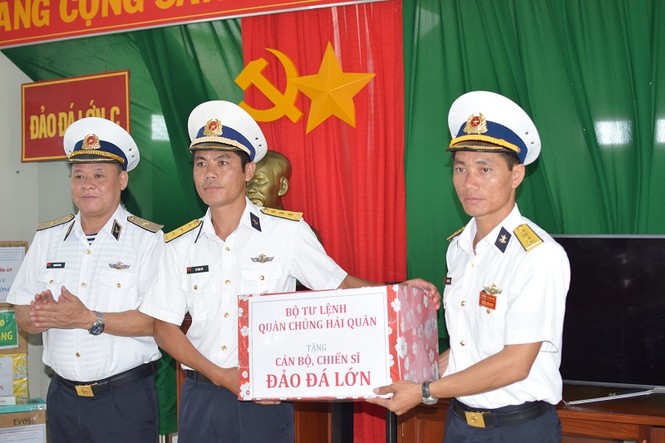 Trường Sa trong Hành trình 'Tuổi trẻ vì biển đảo quê hương' - ảnh 2