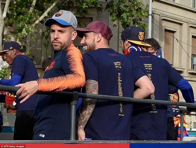 Barcelona diễu hành hoành tráng mừng ‘cú đúp’ vô địch - ảnh 13