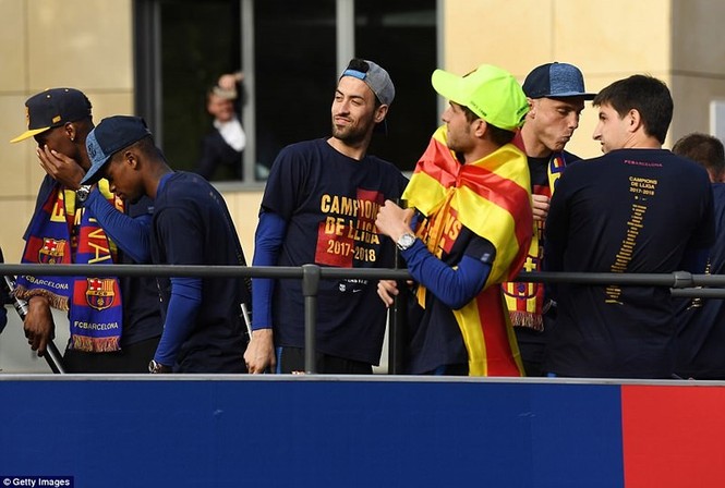 Barcelona diễu hành hoành tráng mừng ‘cú đúp’ vô địch - ảnh 7