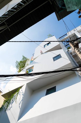 Công trình nhà chồng nhà nổi bần bật giữa Sài Gòn - ảnh 4
