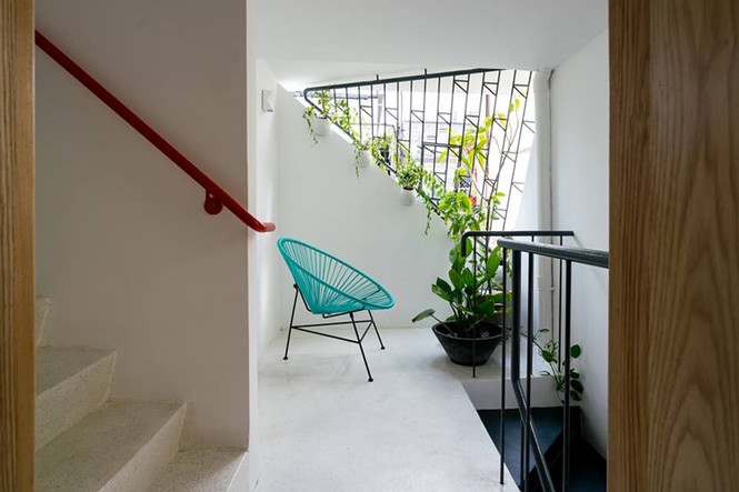 Công trình nhà chồng nhà nổi bần bật giữa Sài Gòn - ảnh 8