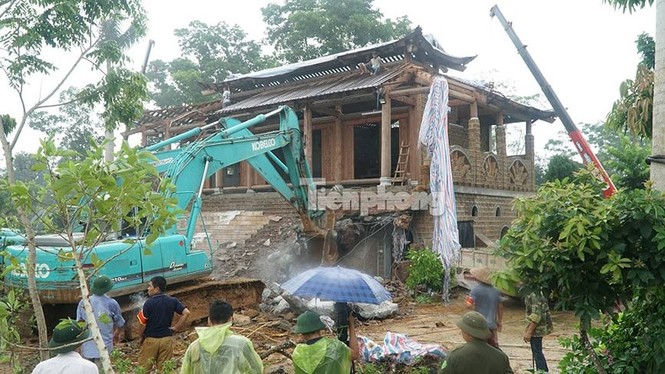 Trăm người tháo dỡ 'cung điện công chúa', phá bỏ cao ốc 8B Lê Trực? - ảnh 2