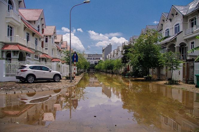 Sau ngập, 'làng' biệt thự triệu đô lộ nhiều bất cập - ảnh 4