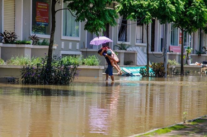Sau ngập, 'làng' biệt thự triệu đô lộ nhiều bất cập - ảnh 2
