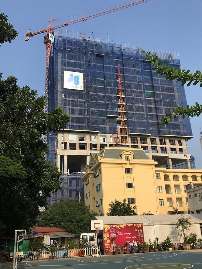 Thâu tóm 'đất vàng' HTX giá rẻ, đại gia chi 30 tỷ xây nhà gỗ 'khủng' - ảnh 1
