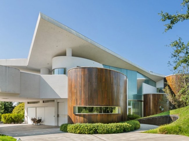 Khó tin, căn biệt thự lạ 800m2 mà tiền điện chỉ hết 500.000đ/tháng - ảnh 2