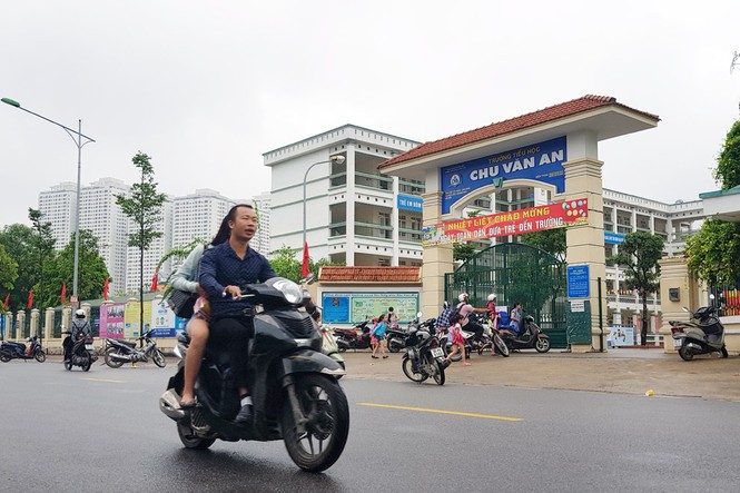 Nơi học sinh đông nhất: Đất trường học bị 'dí' vào nghĩa trang,ao đình - ảnh 1