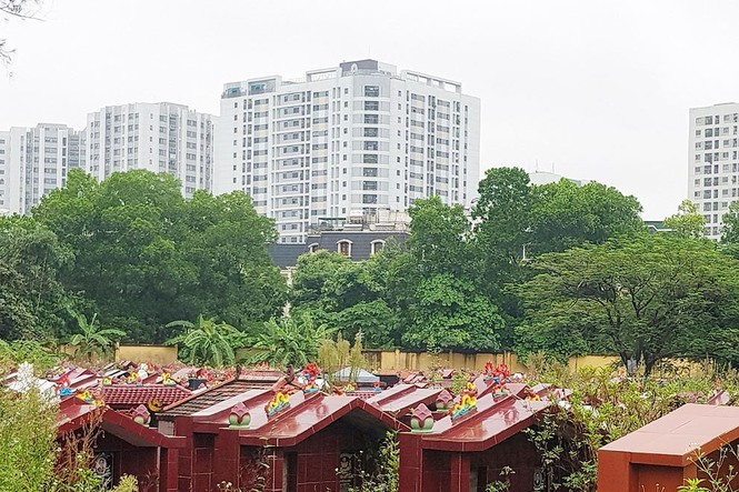 Nơi học sinh đông nhất: Đất trường học bị 'dí' vào nghĩa trang,ao đình - ảnh 4