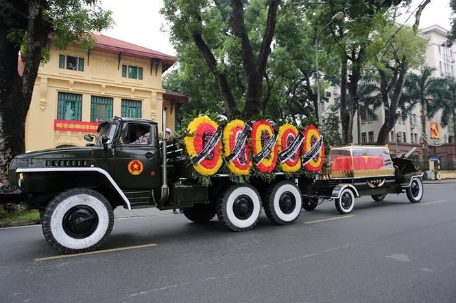 Hình ảnh đoàn xe chở linh cữu Chủ tịch nước trên các tuyến phố Hà Nội - ảnh 12