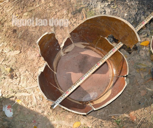 Cha mù đi bán vé số, con 15 tháng tuổi ở nhà té vào lu nước tử vong - ảnh 1