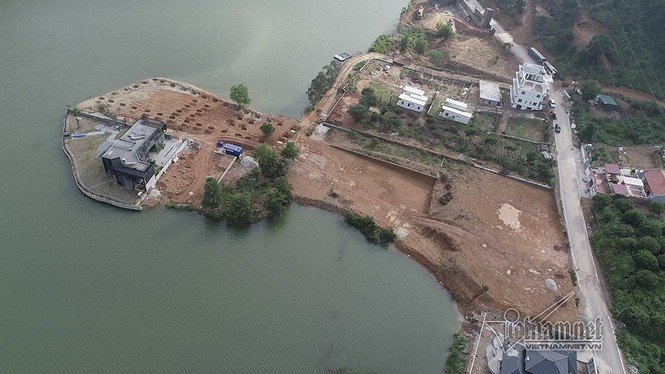 Bí ẩn những ngôi biệt thự trắng sâu trong rừng thông ở Sóc Sơn - ảnh 9