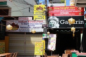 Khánh Hòa mạnh tay dẹp bỏ bảng hiệu tiếng Trung Quốc - ảnh 2