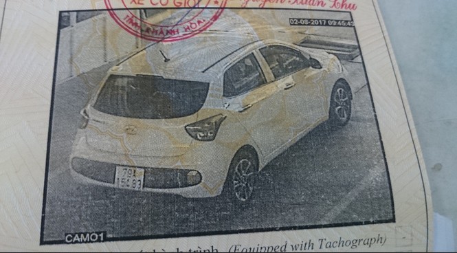 Xử phạt xe dù giả taxi ép giá 3 du khách Hàn tại Nha Trang - ảnh 1