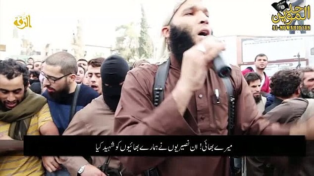 IS sát hại dã man tù binh Syria rồi kéo lê xác trên đường phố - ảnh 4