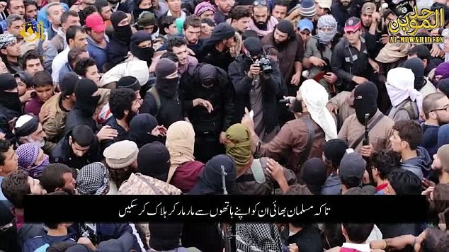 IS sát hại dã man tù binh Syria rồi kéo lê xác trên đường phố - ảnh 6