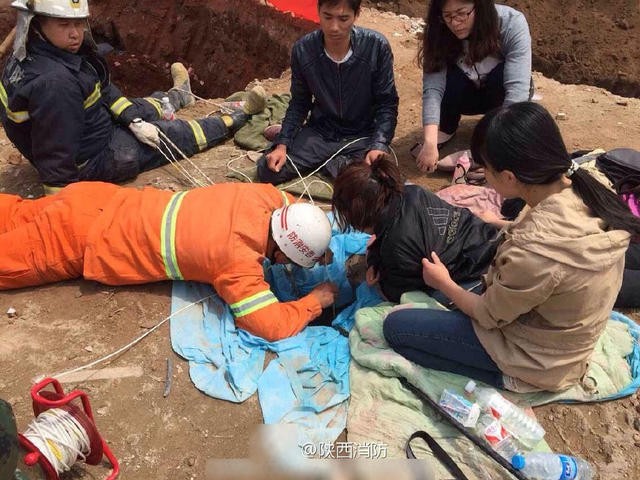 Rơi xuống giếng sâu 40m, bé 2 tuổi sống sót thần kỳ - ảnh 7