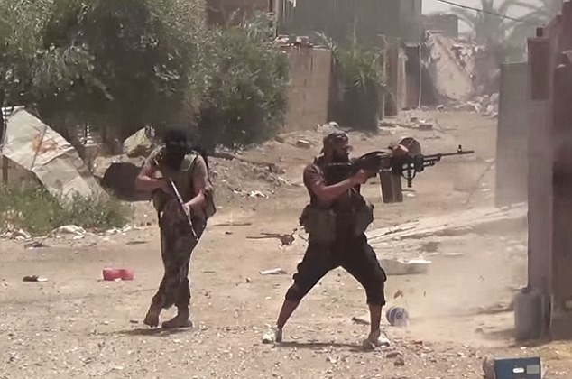 Tận thấy trận chiến tàn khốc giữa lực lượng Iraq và IS - ảnh 4