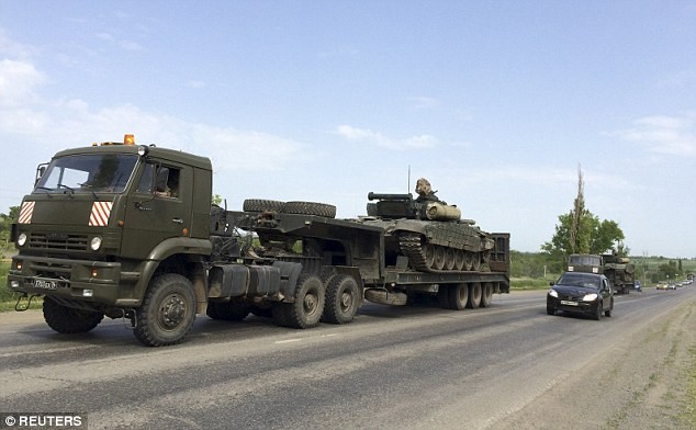 Xe tăng Nga tập trung sát biên giới Ukraine - ảnh 5