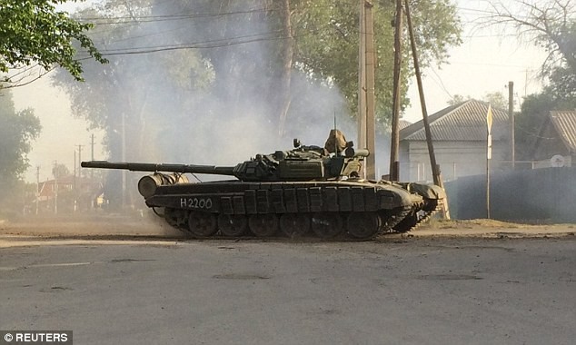 Xe tăng Nga tập trung sát biên giới Ukraine - ảnh 6