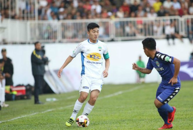 Tuyển thủ U23 Việt Nam mất tập trung chuyên môn vì quảng cáo - ảnh 1