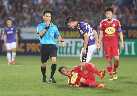 VFF ra án phạt bất ngờ với quân của bầu Đức - ảnh 1