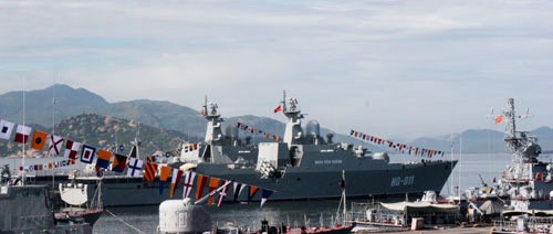 Tàu chiến Đinh Tiên Hoàng đè sóng hướng ra biển Đông - ảnh 4