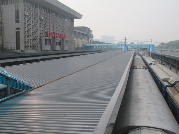 Hết cảnh hành khách đội mưa, nắng ở Ga Hà Nội - ảnh 1