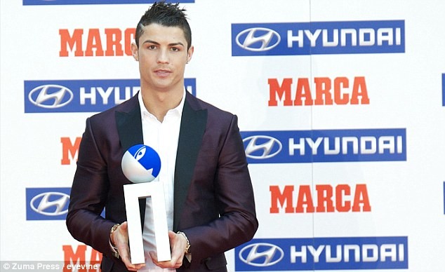 BẢN TIN Thể thao sáng: Ronaldo nhận hat-trick danh hiệu - ảnh 1